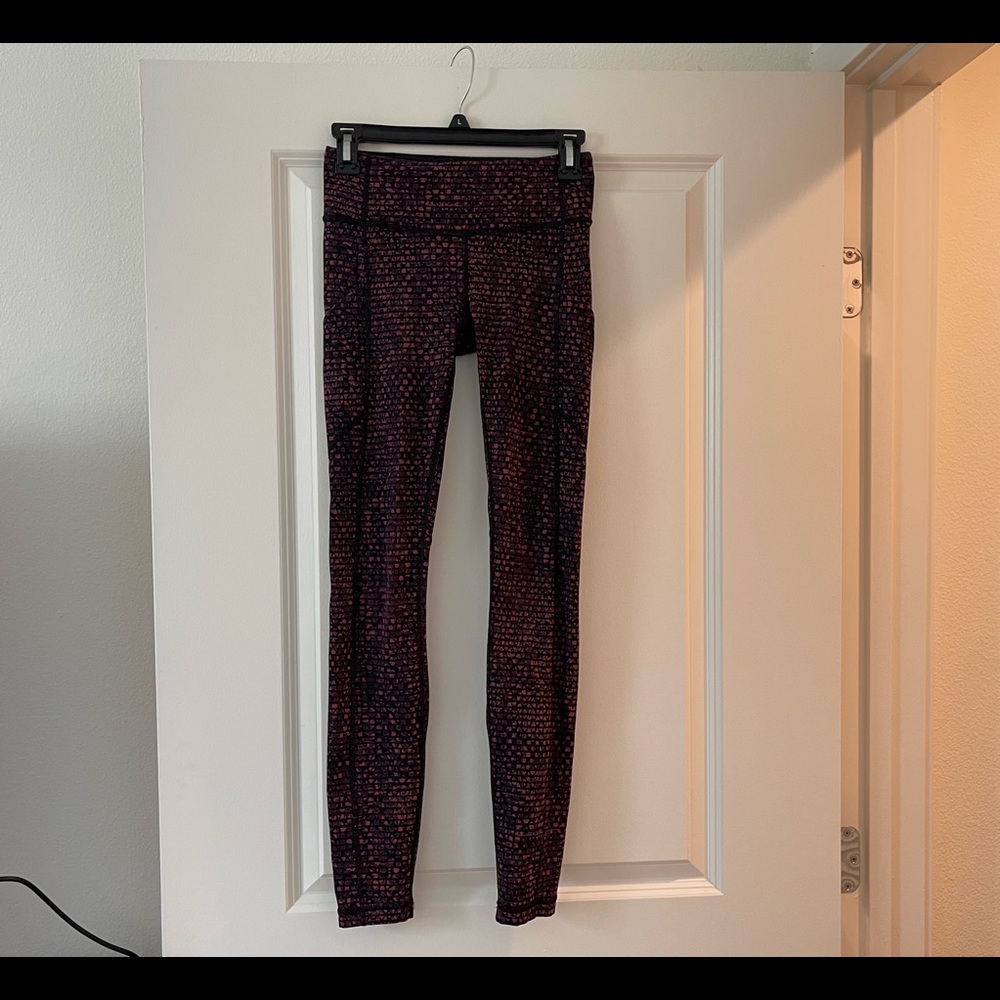 Lululemon Size 2 Fast and Free Leggings Retired Maroon Black Print